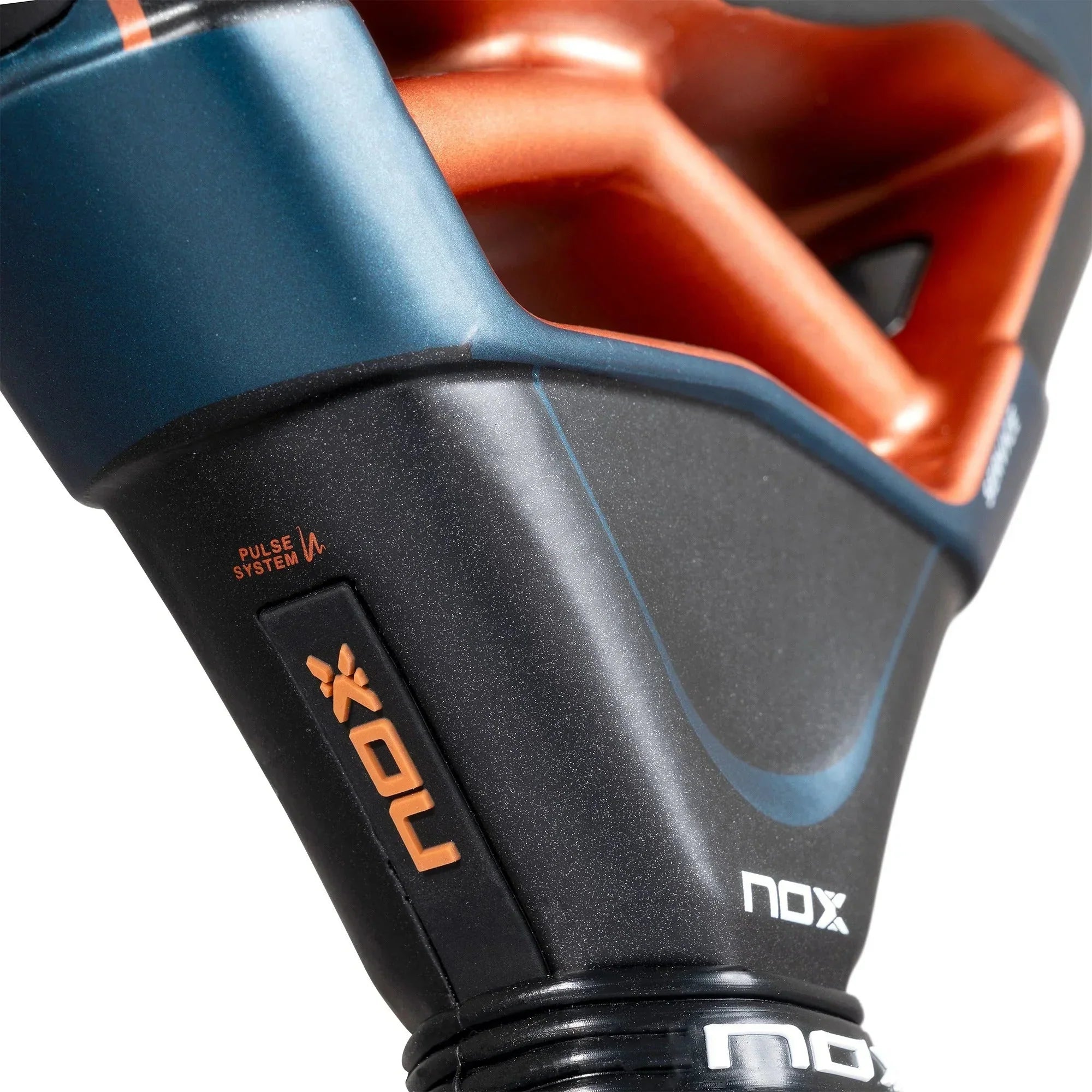 AT10 Luxury GENIUS GENIUS ATTACK 18K Alum 2025 by Agustin Tapia Padel Racket Nox